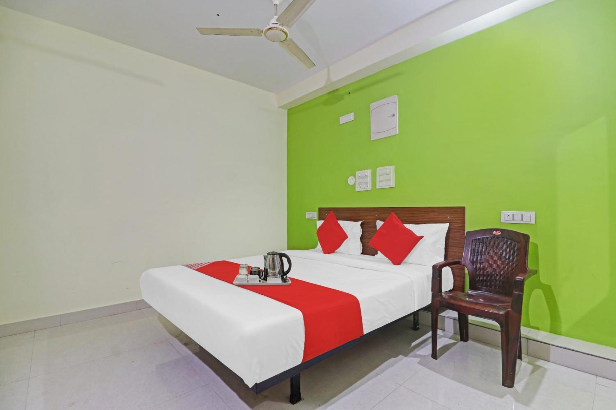 Super Hotel O Dk Reddy Square 하이데라바드 외부 사진