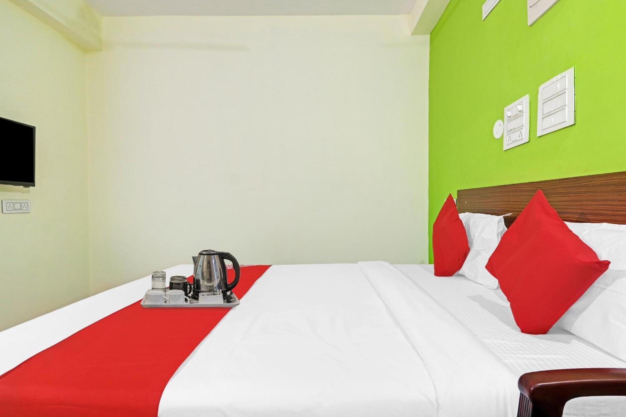 Super Hotel O Dk Reddy Square 하이데라바드 외부 사진